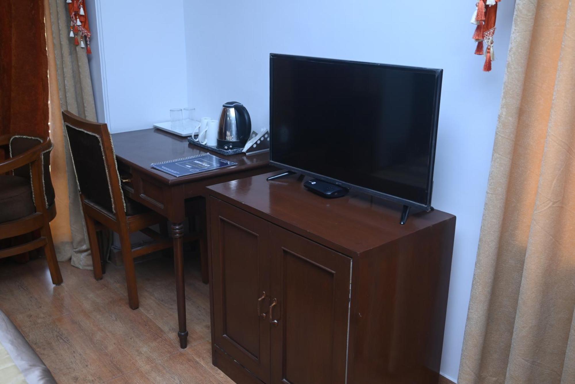 Hotel Surya Plaza Kotdwara Екстер'єр фото