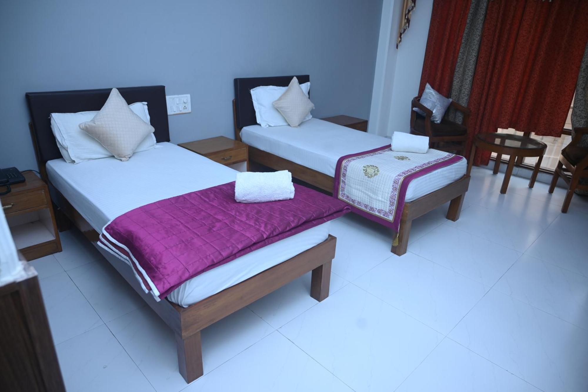 Hotel Surya Plaza Kotdwara Екстер'єр фото