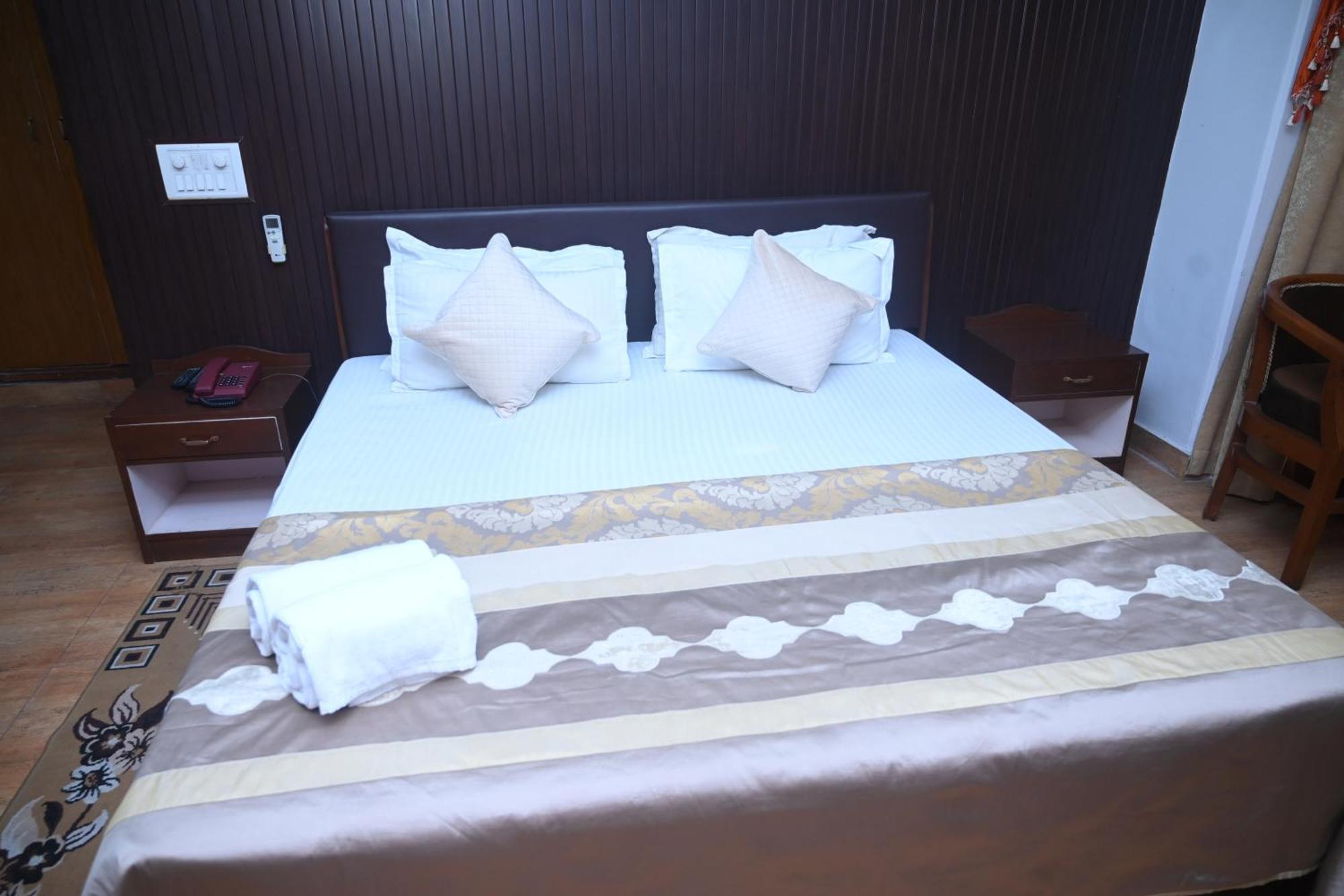Hotel Surya Plaza Kotdwara Екстер'єр фото