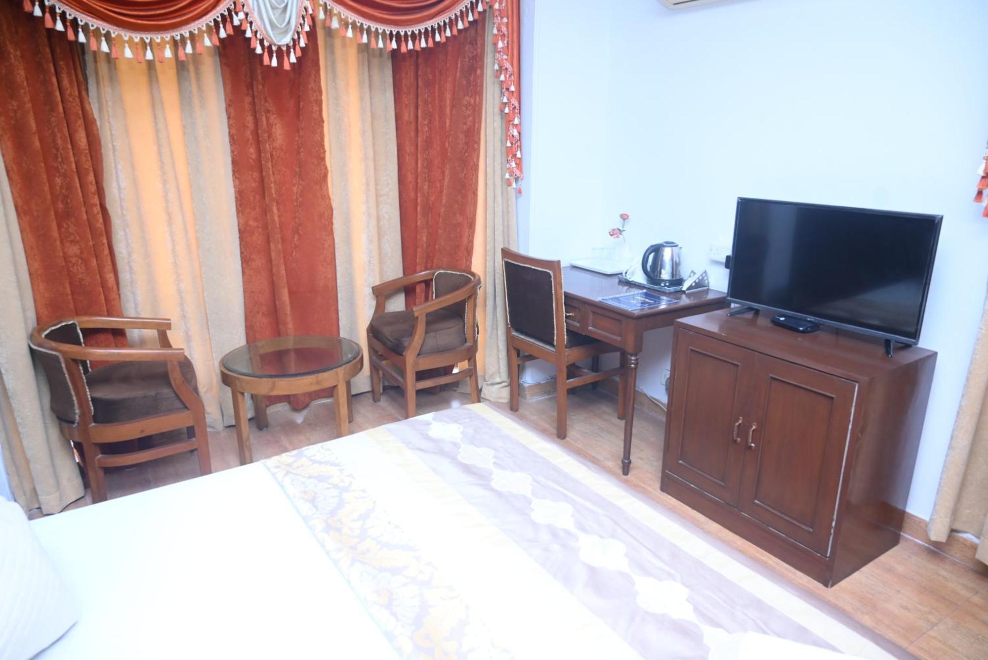 Hotel Surya Plaza Kotdwara Екстер'єр фото