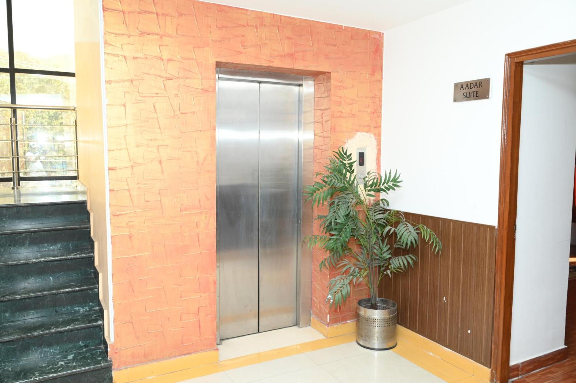 Hotel Surya Plaza Kotdwara Екстер'єр фото