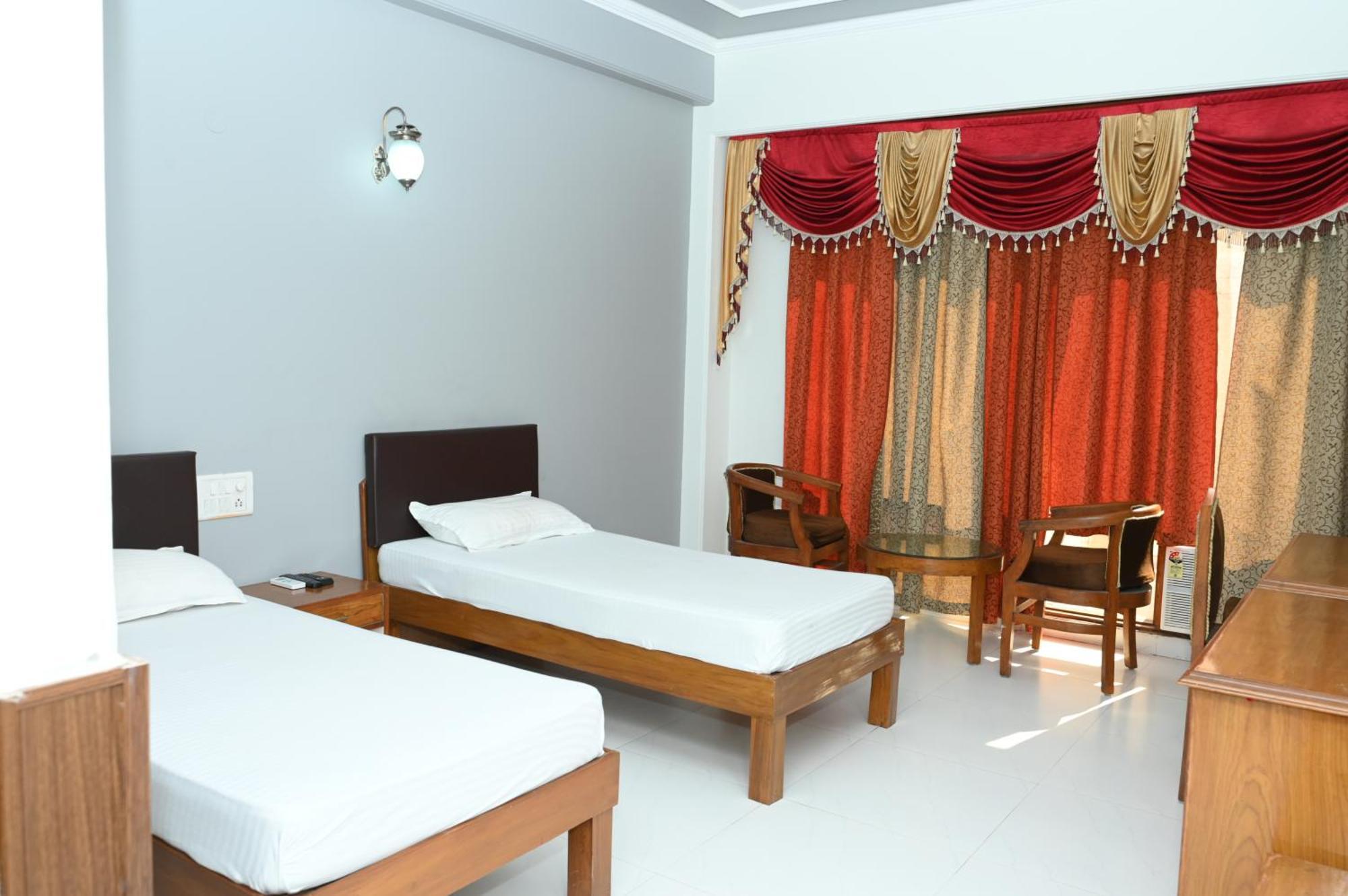 Hotel Surya Plaza Kotdwara Екстер'єр фото